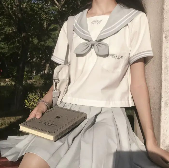 两个昨天和我的未来 在线观看封面